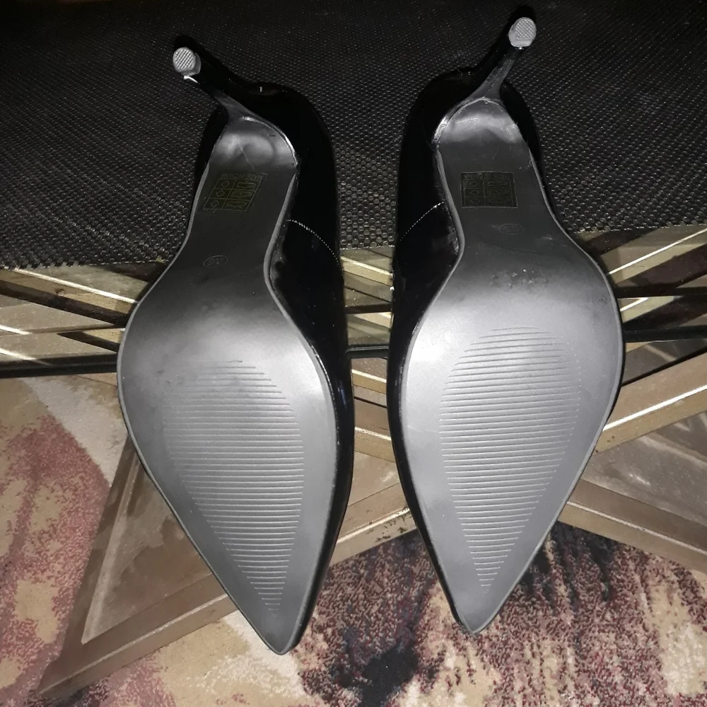 Heels - Picture 4 of 5